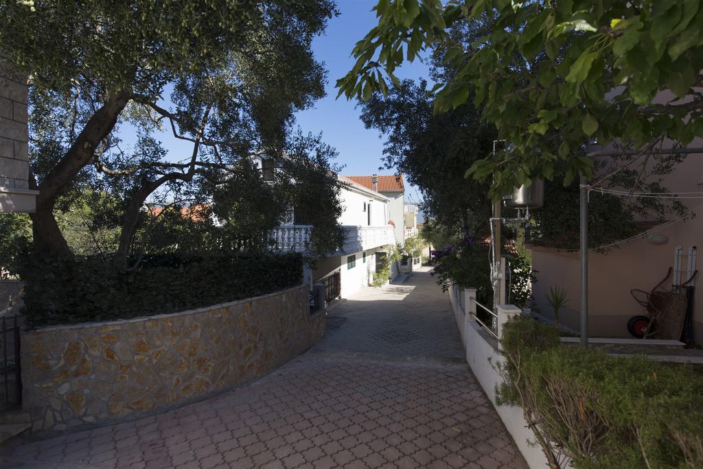Apartment Jure Слатине Экстерьер фото