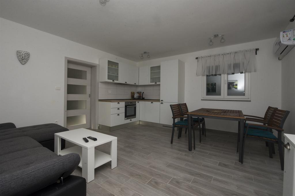 Apartment Jure Слатине Экстерьер фото